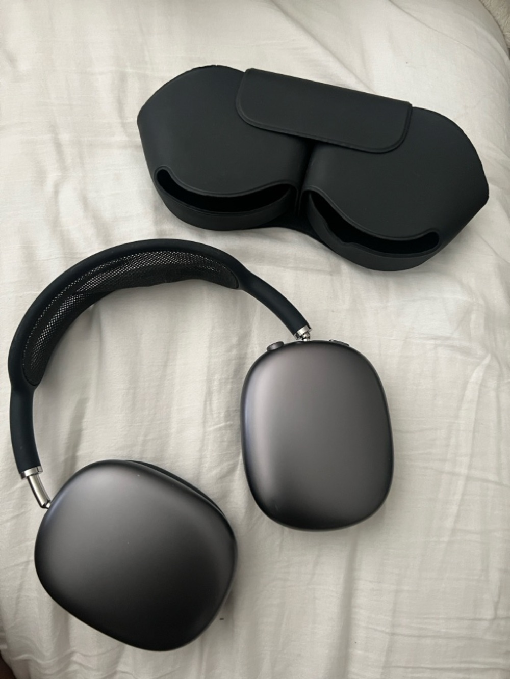 AIRPODS MAX in Space Gray with Carrying Case